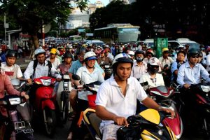 How to survive to the crazy Vietnamese traffic